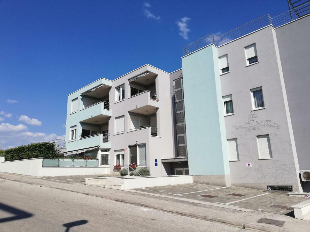 Near Beach Apartment Reno With Private Parking Split Dış mekan fotoğraf